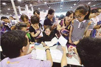 填個(gè)志愿要花兩萬元？解碼長(zhǎng)沙高考志愿填報(bào)機(jī)構(gòu)的“產(chǎn)品”與爭(zhēng)議