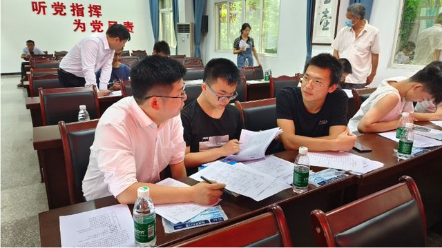 宜賓市南溪區(qū)黃沙鎮(zhèn)舉辦高考志愿填報(bào)指導(dǎo)公益活動(dòng)，助力學(xué)子精準(zhǔn)規(guī)劃未來